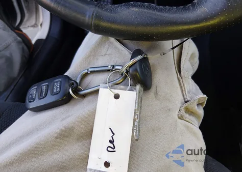 2006 Toyota Matrix Xr from USA, damaged, VIN 2T1KR32E46C566699